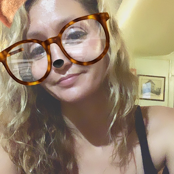 Meet your Posher, Courtney - Picture 2 of 8